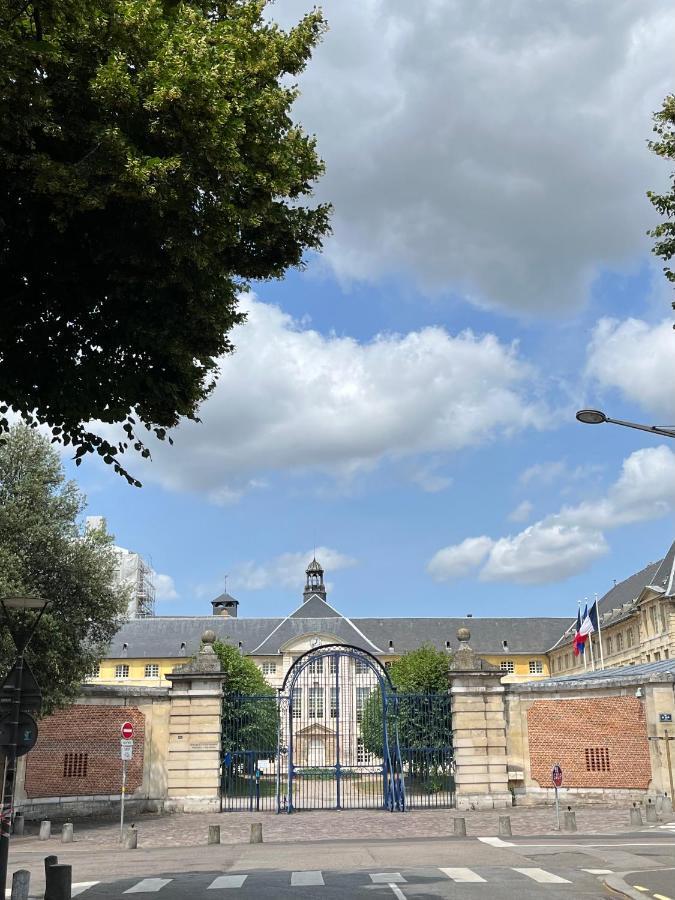 Le Flaubert, Appartement Et Parking En Centre Ville Rouen Exterior photo